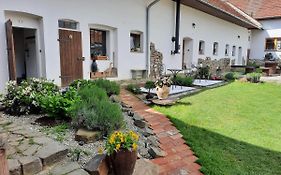 Statek u kapličky